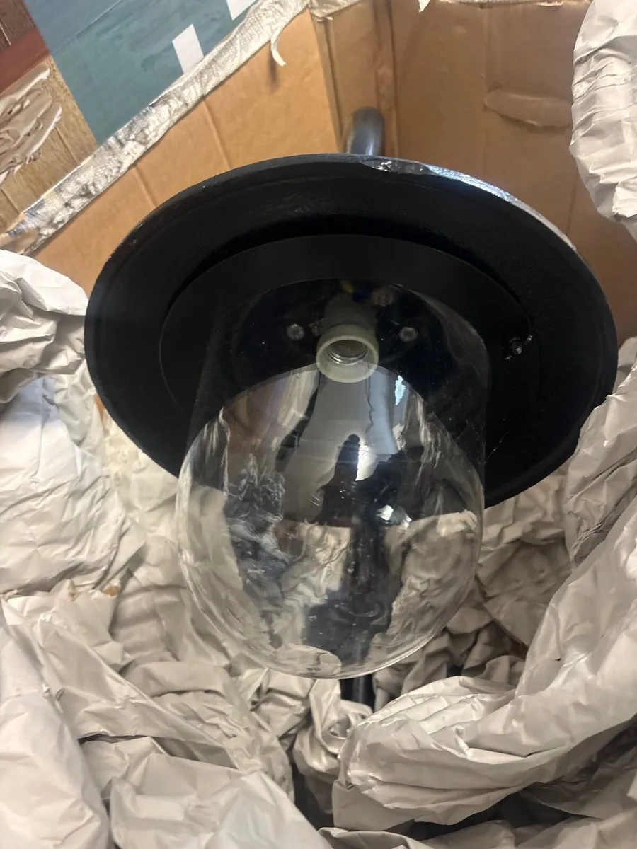 2 Commercial outdoor lights - Image 2