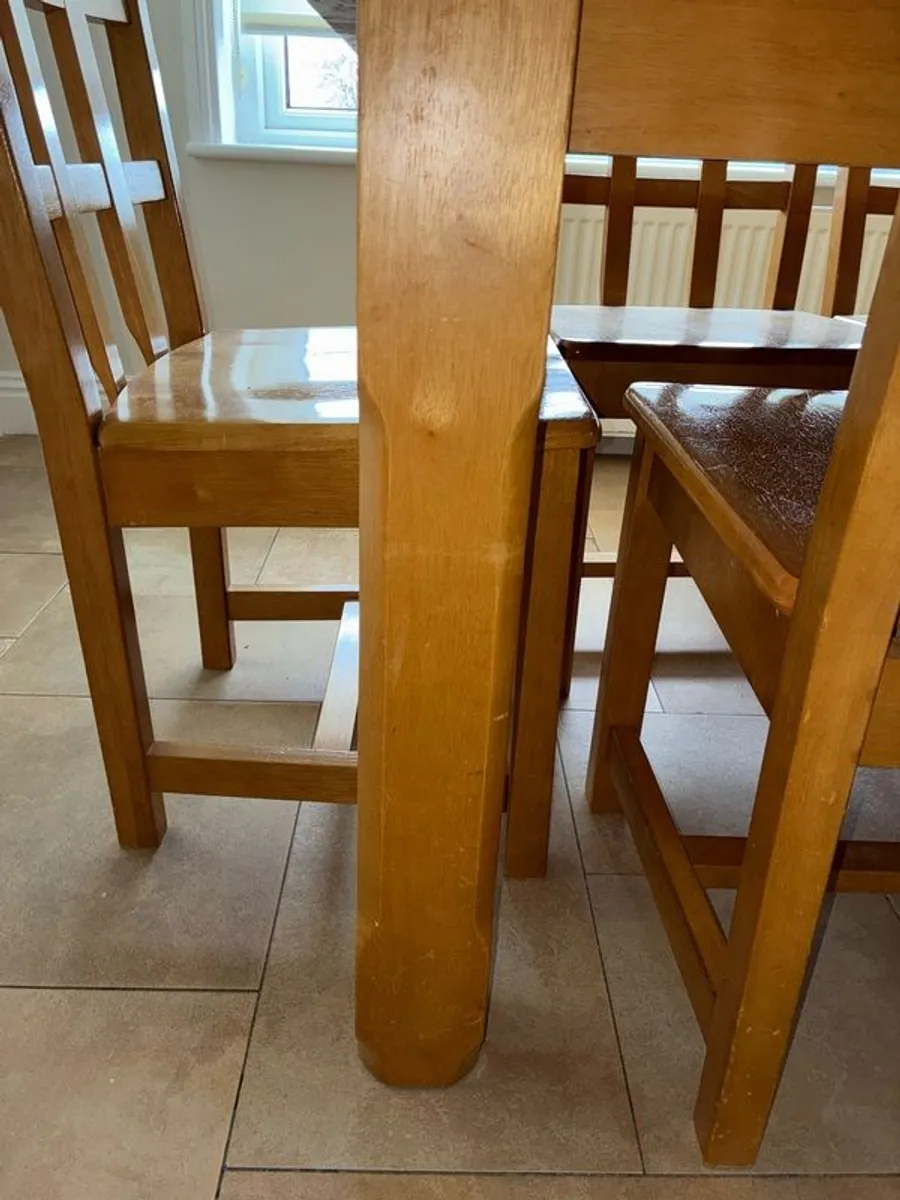 Kitchen table & chairs - Image 2