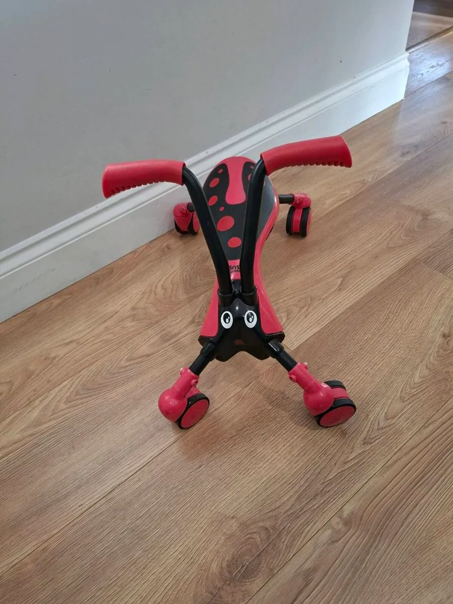 Scramble bug kids wheelie ride on toy - Image 1