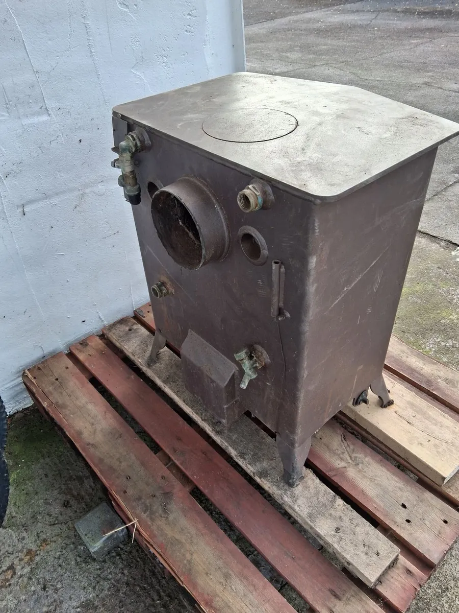 Solid fuel boiler stove - Image 1