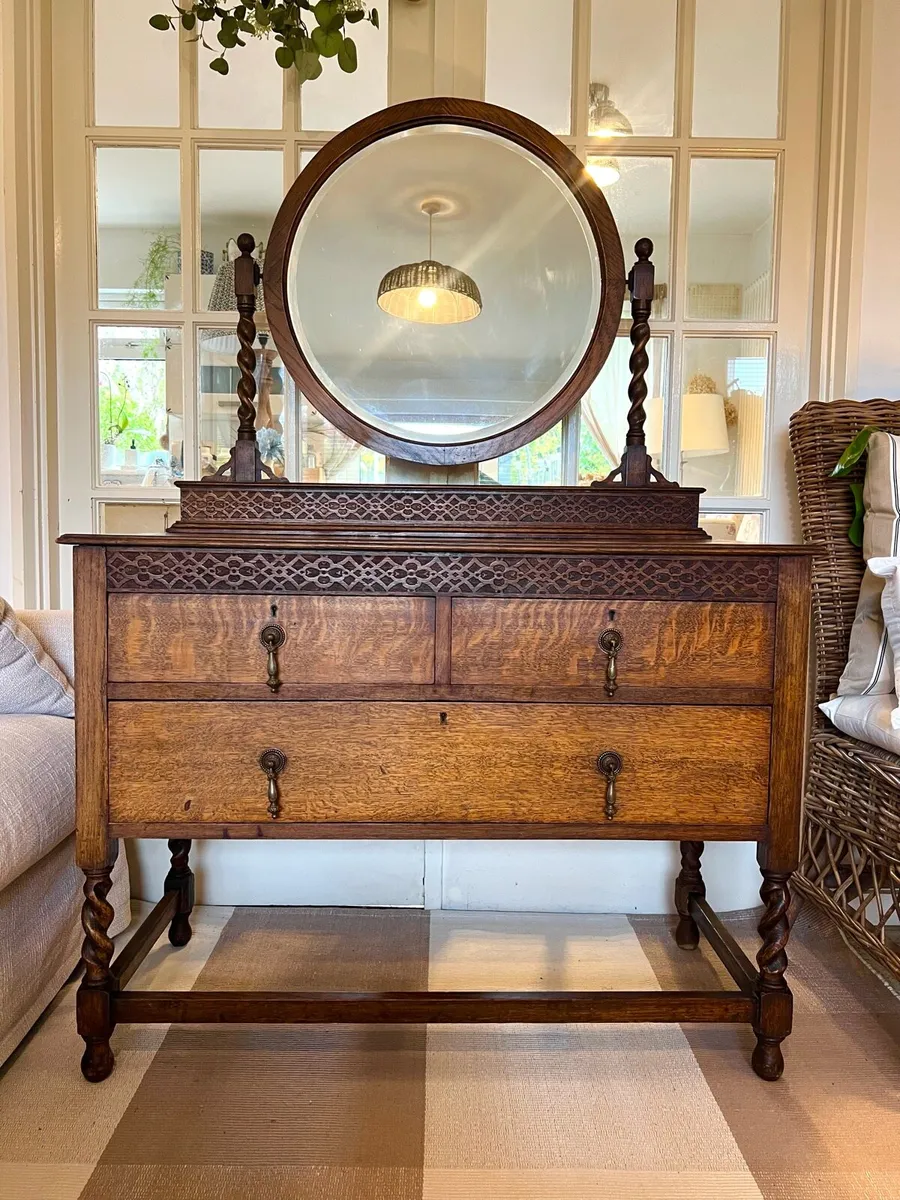 Antique oak chest of drawers with mirror - Image 1