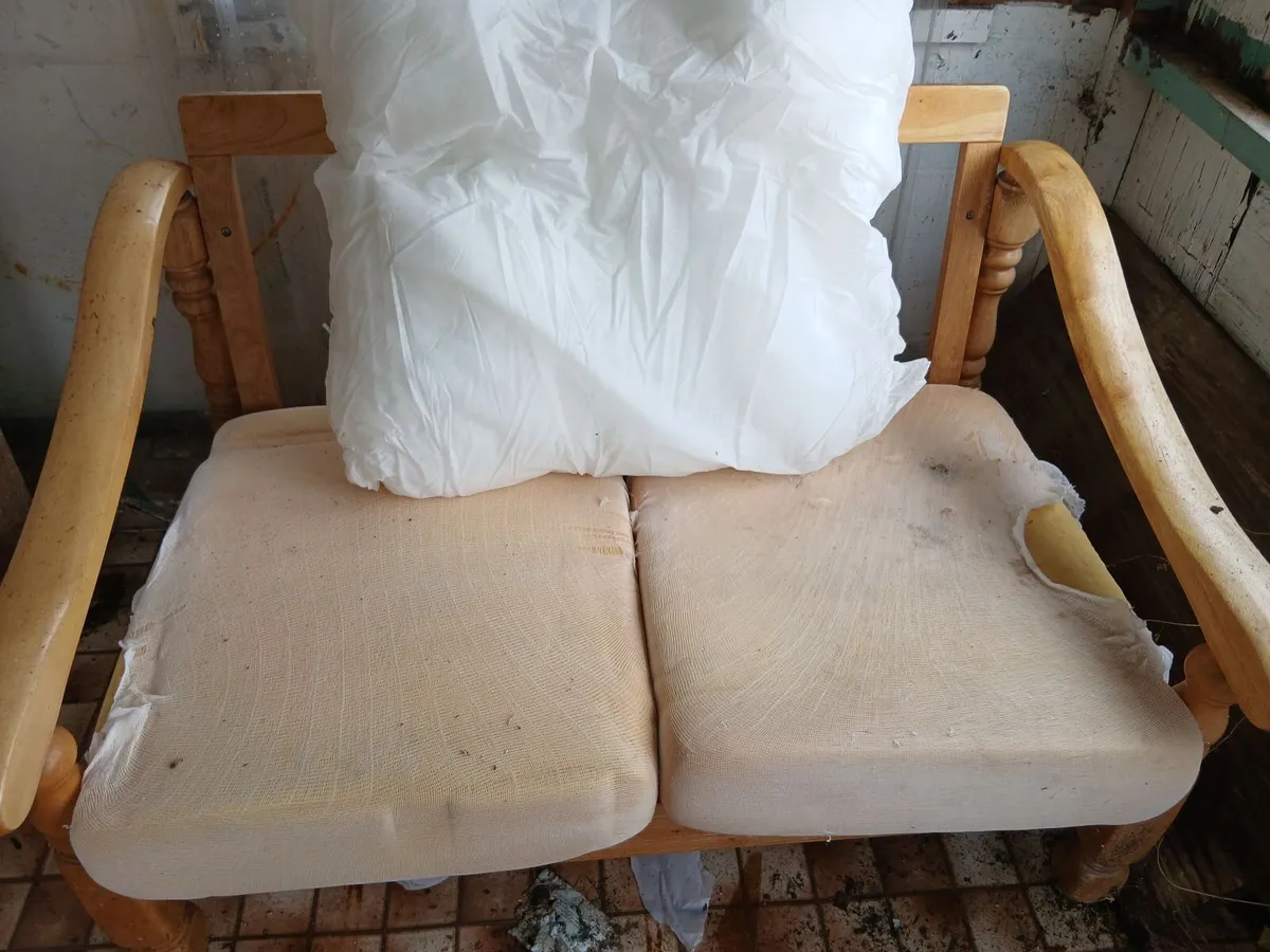 6 wooden chair amd a 2 seater - Image 2