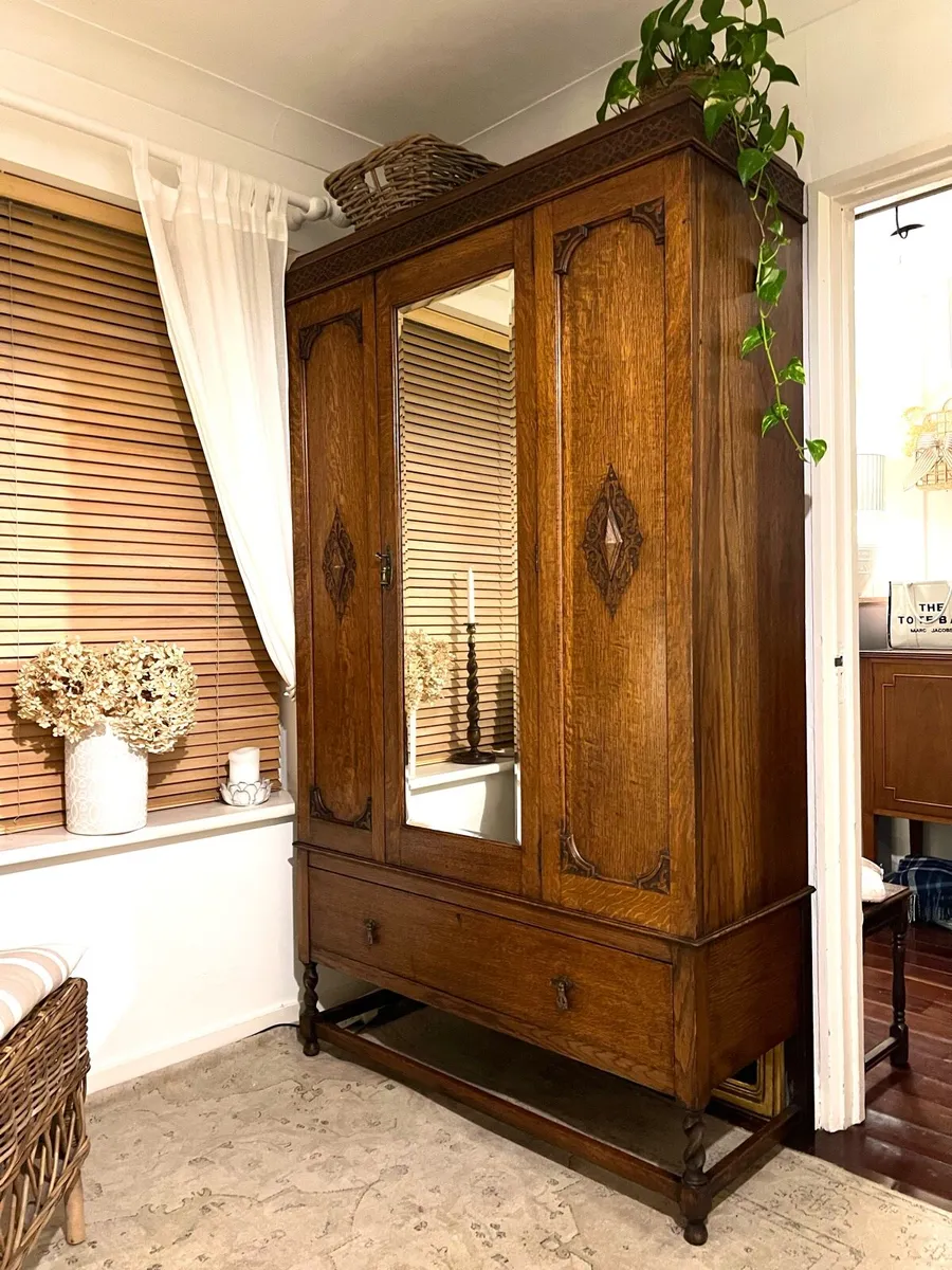 Antique oak wardrobe - Image 3