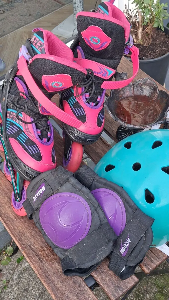 Roller Blades + kid's helmet & knee pads - Image 1
