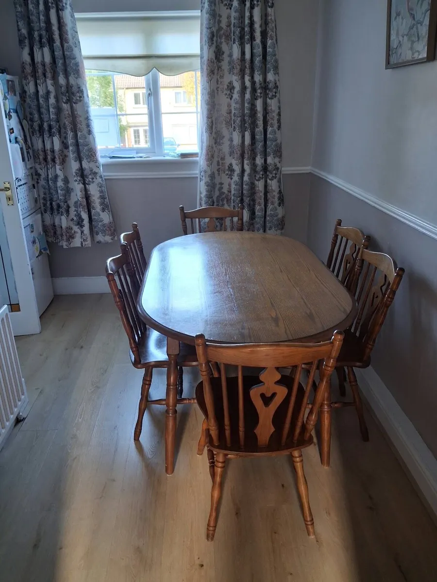 Dining table and chairs - Image 1