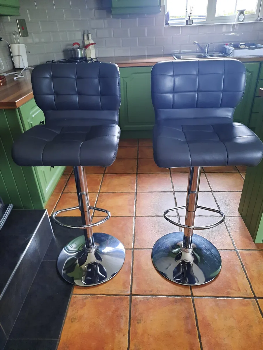 Breakfast stools