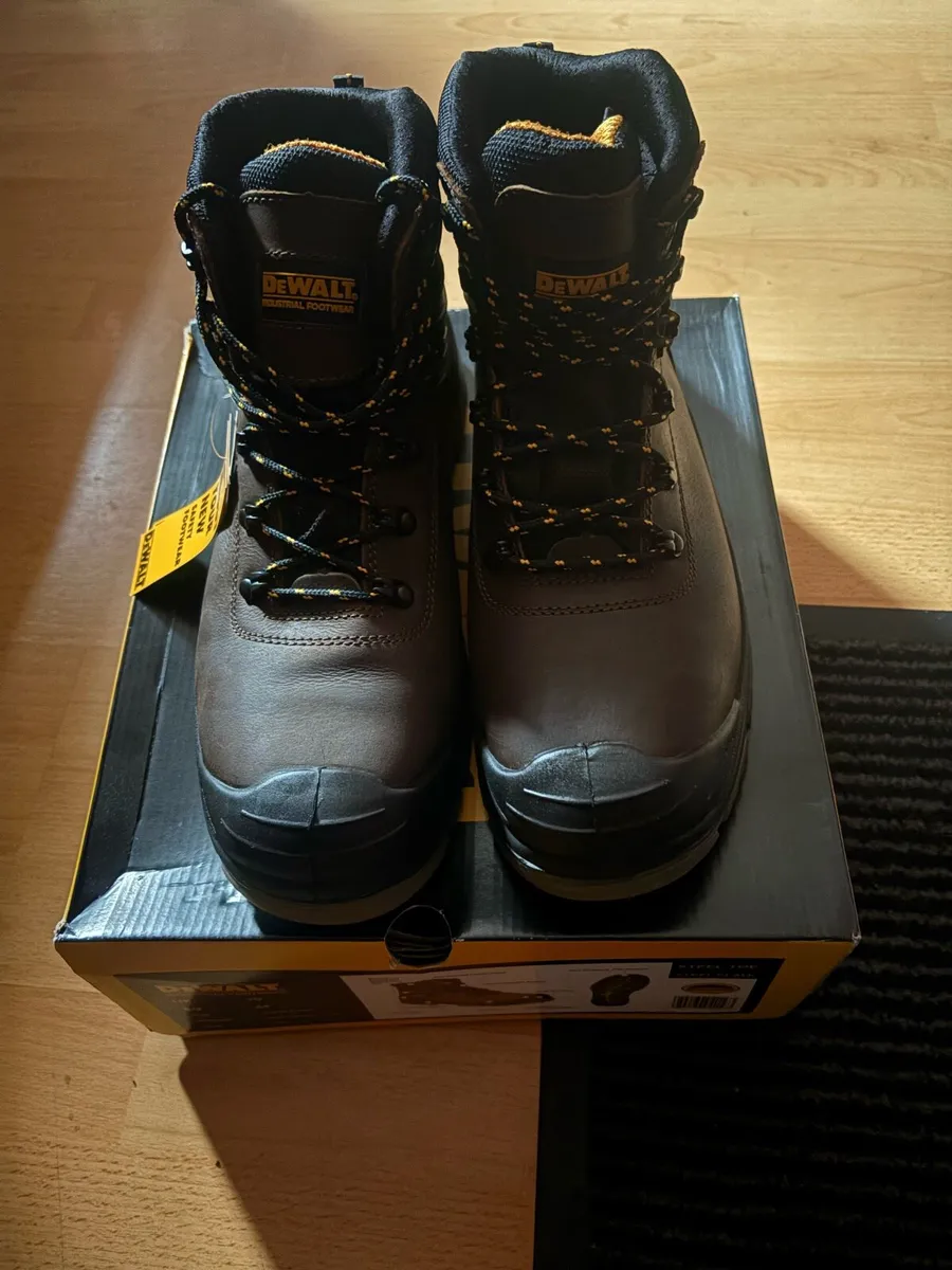 De Walt Safety Boots Size 10 - Image 2