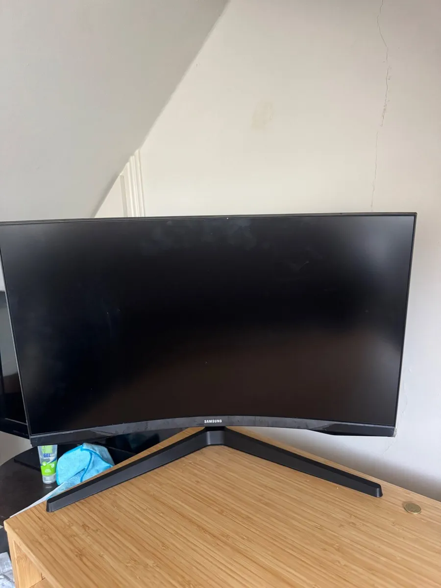 Samsung Odyssey G5 27-inch Curved Gaming Monitor