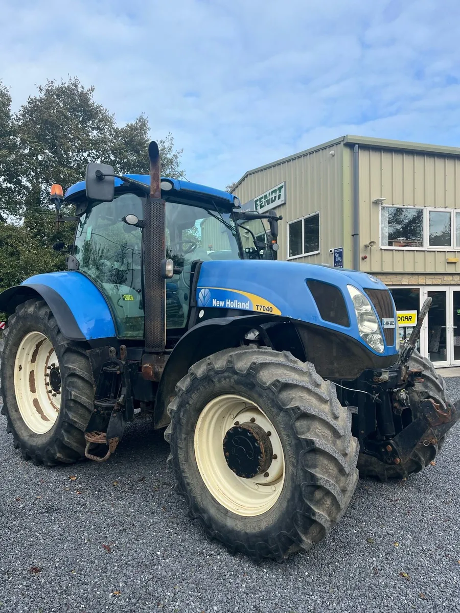 New Holland T7040 - Image 1