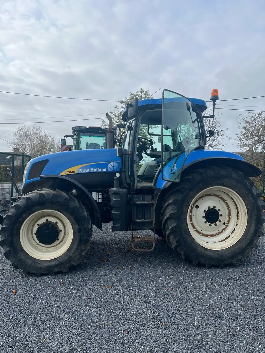 New Holland T7040 - Image 4
