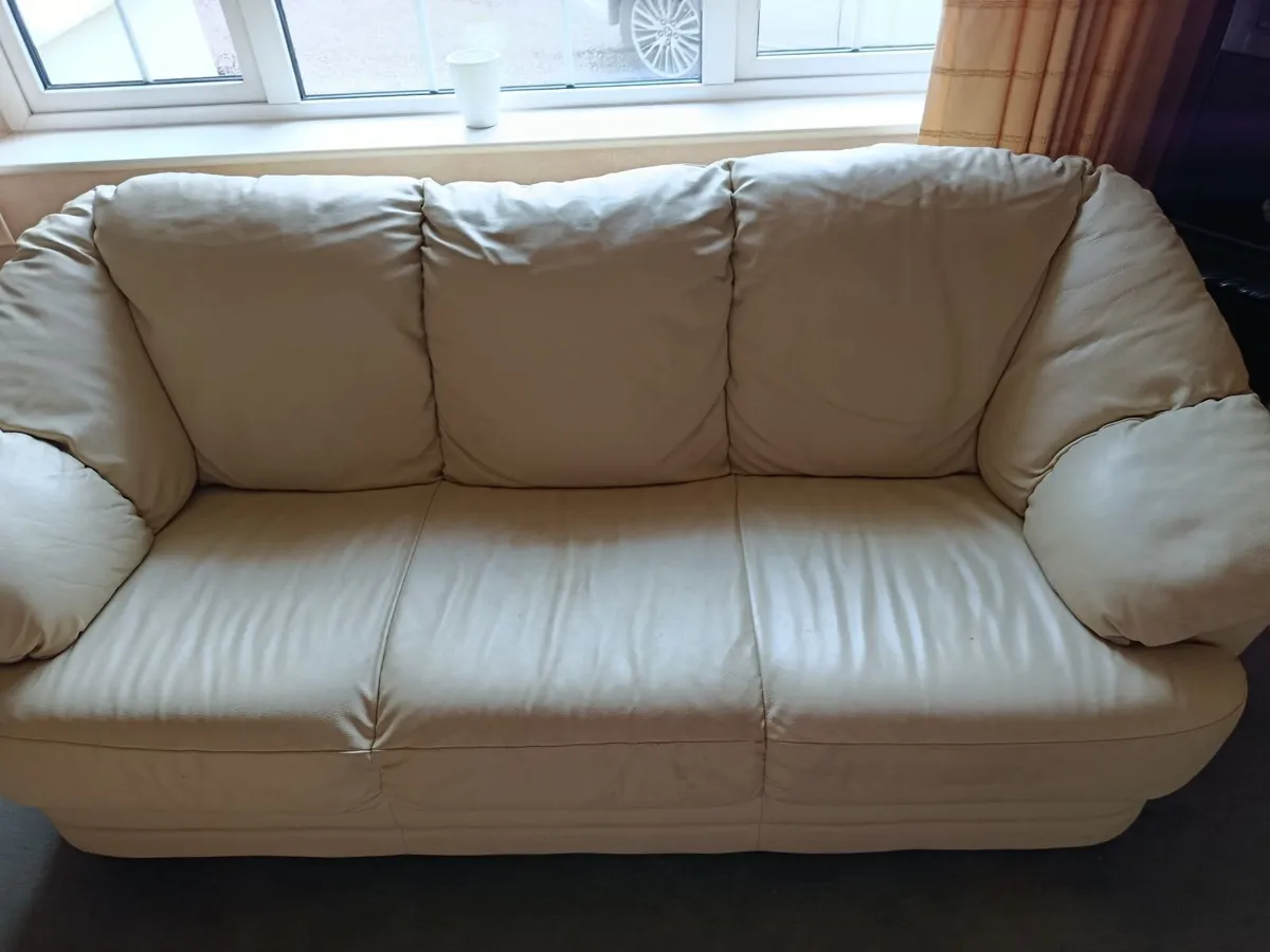 3+2 seater couch - Image 1