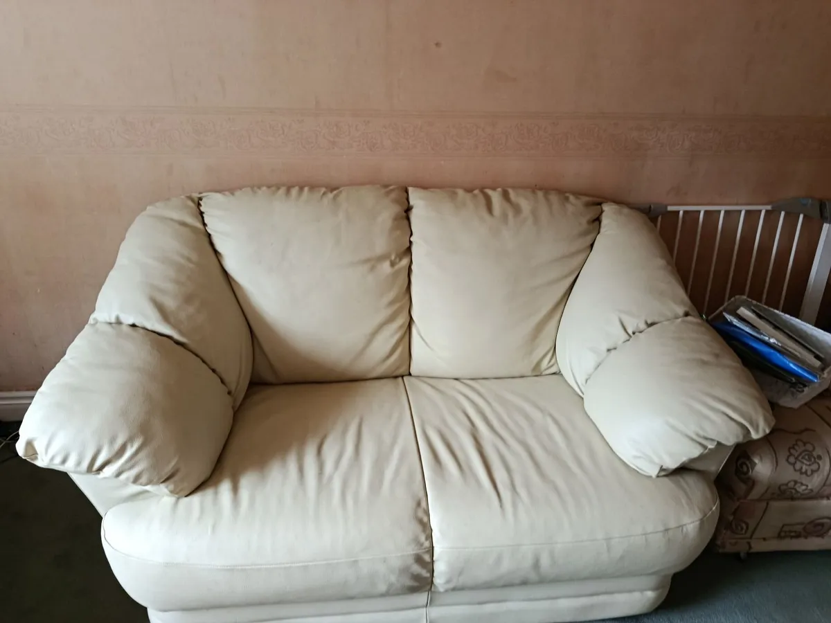 3+2 seater couch - Image 3