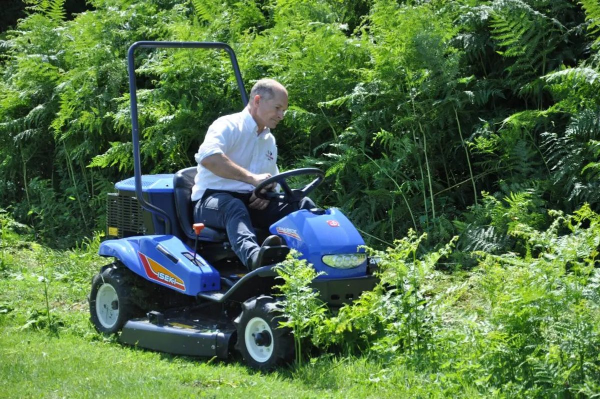 iseki sra 800 brush cutter - Image 1