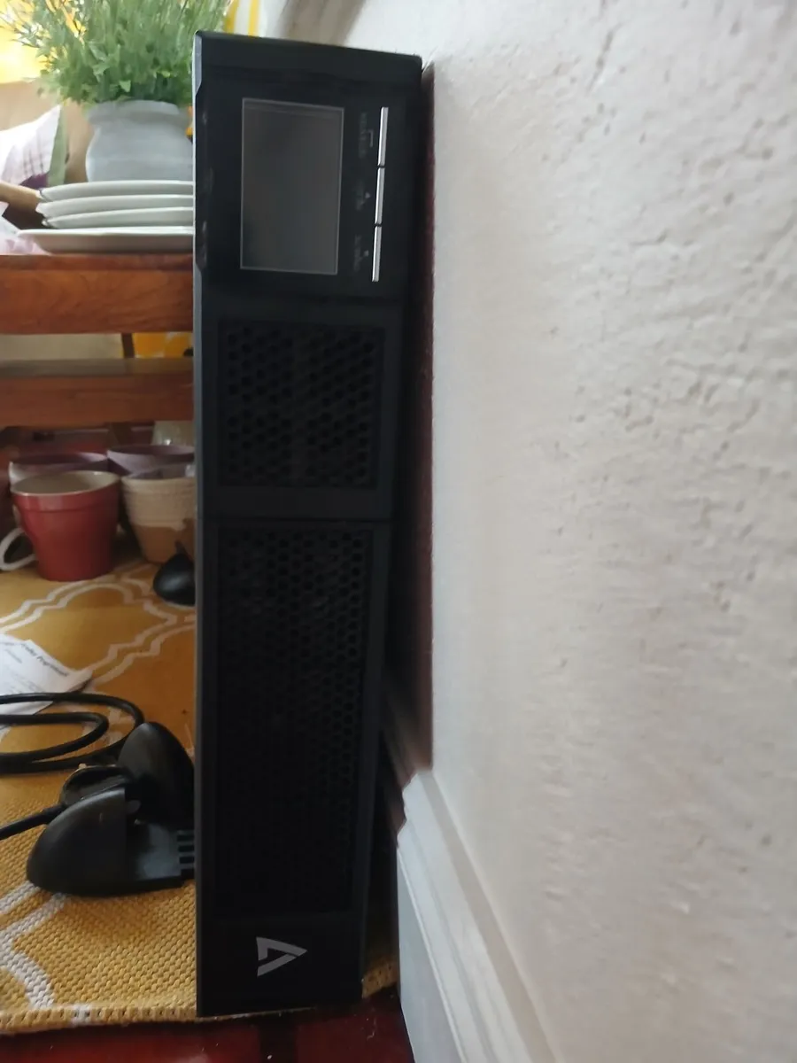 Uninterruptible Power Supply - V7 UPS - Image 2