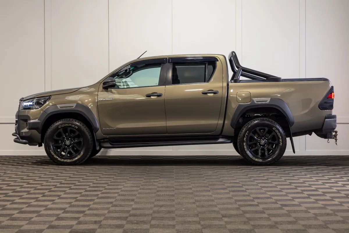 212 Toyota Hilux Invincible 5 Seat N1 - Image 3