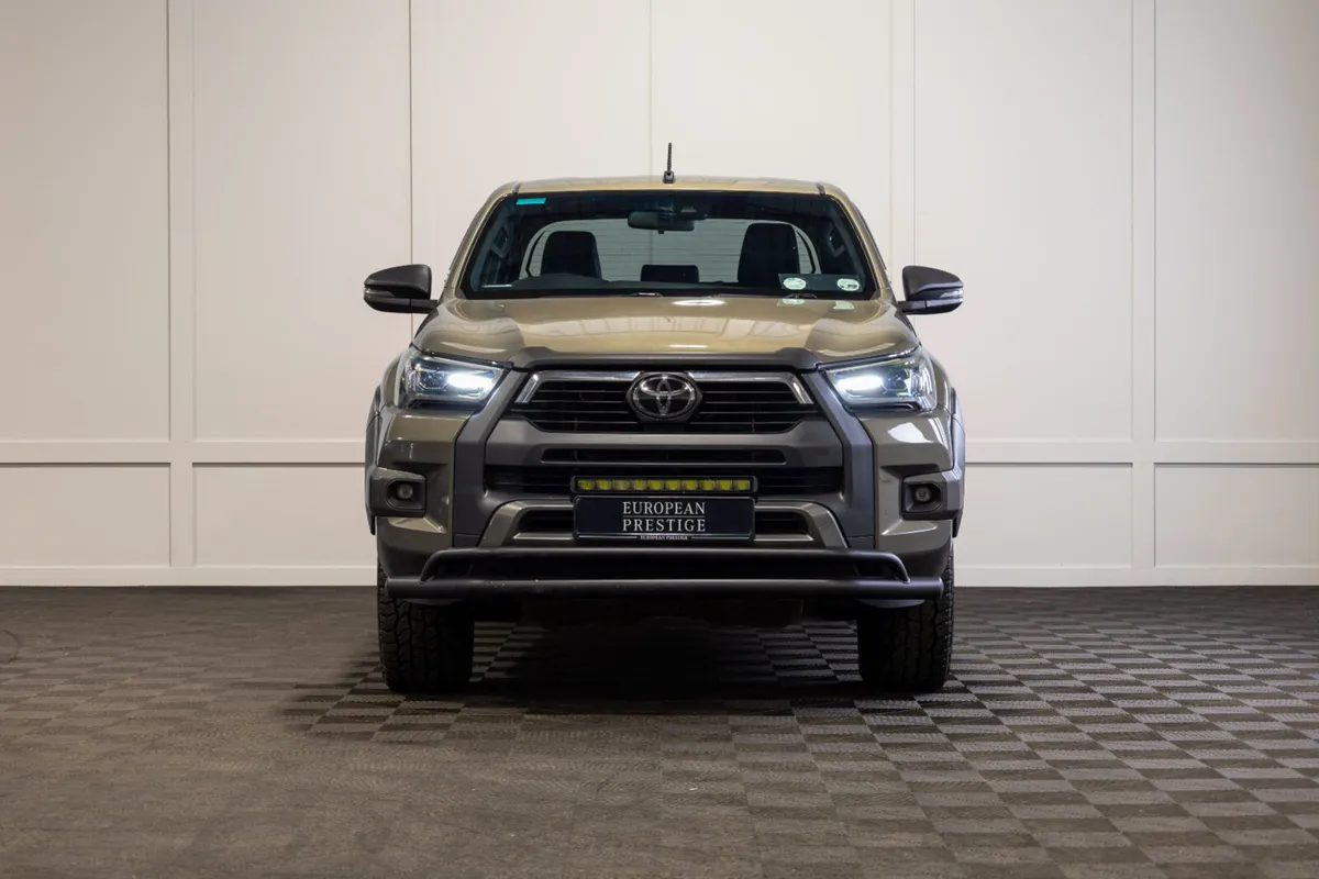 212 Toyota Hilux Invincible 5 Seat N1 - Image 2