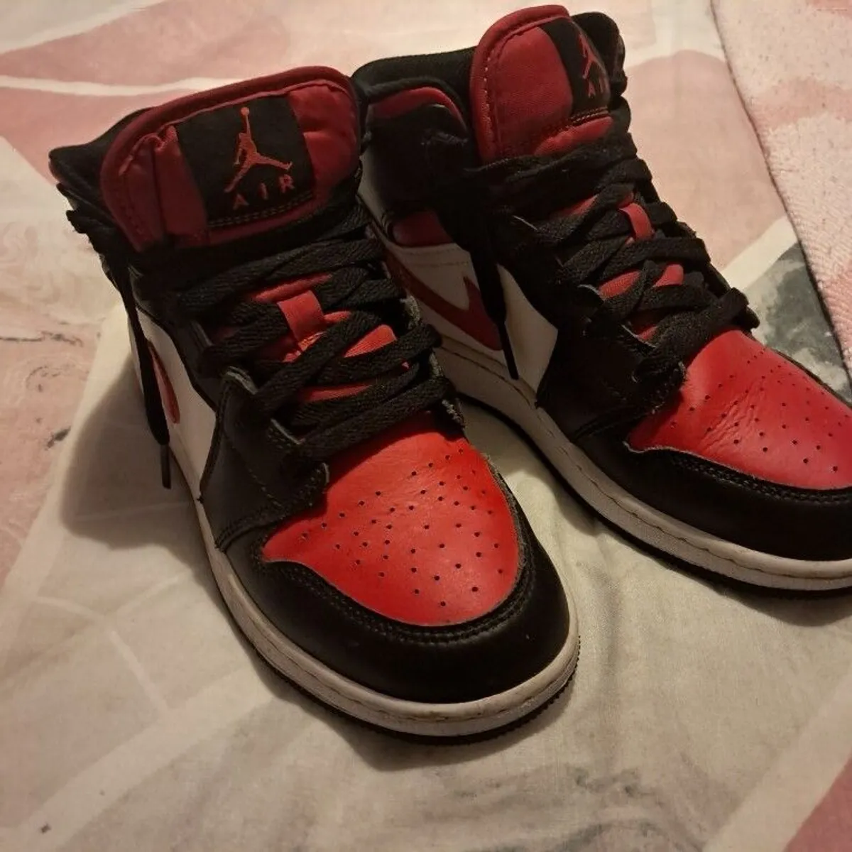 Jordans high top trainers unisex size 5 - Image 1