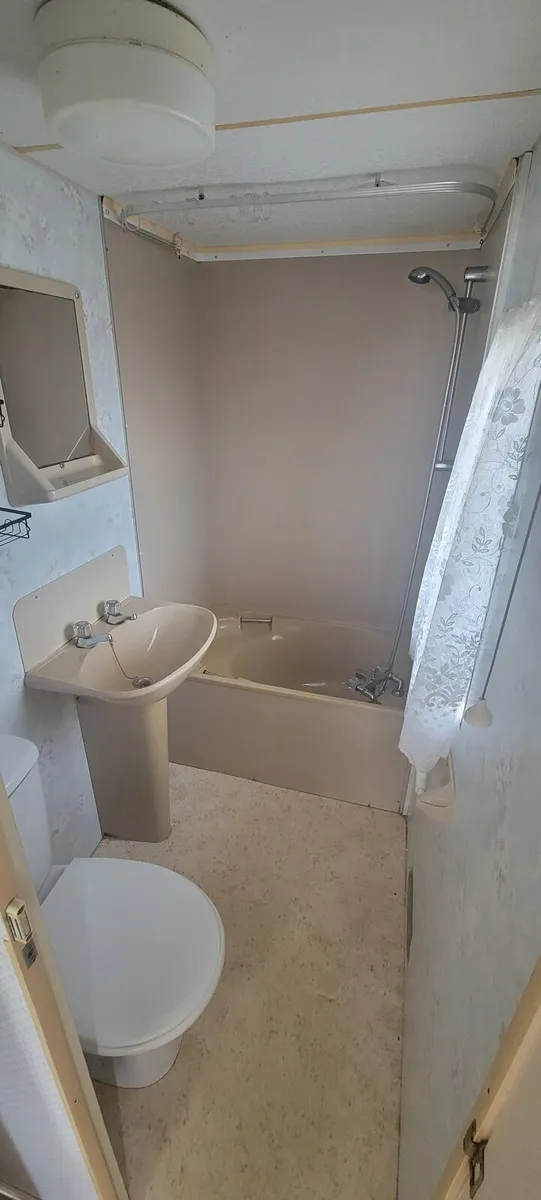 28 ft by 10ft off grid mobile home - Image 3