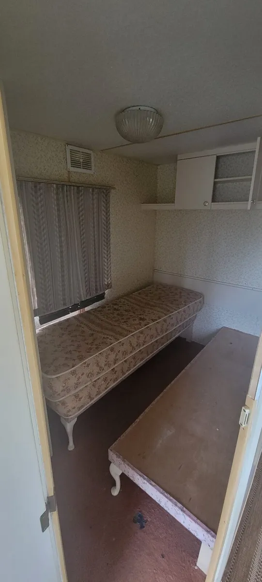 28 ft by 10ft off grid mobile home - Image 4