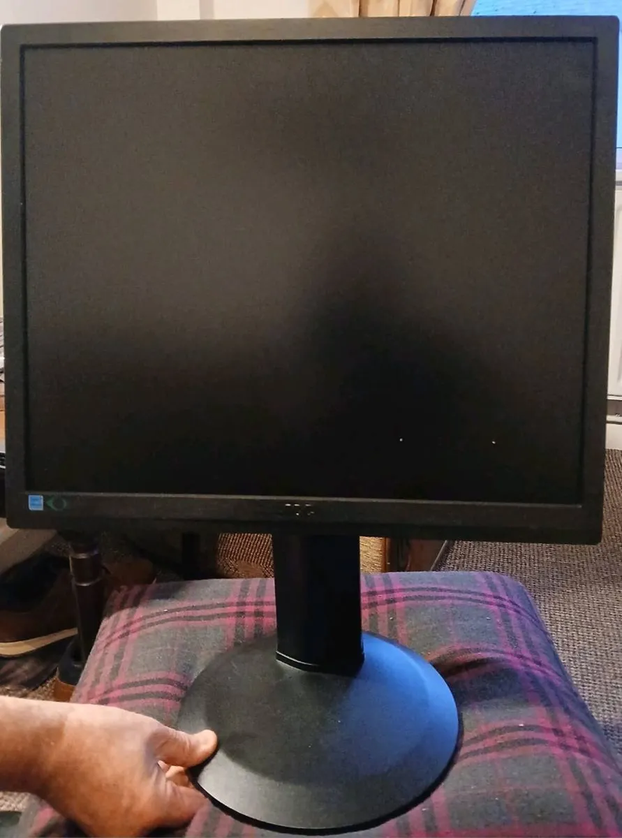 AOC 19' MONITOR (E96OPR) - Image 1