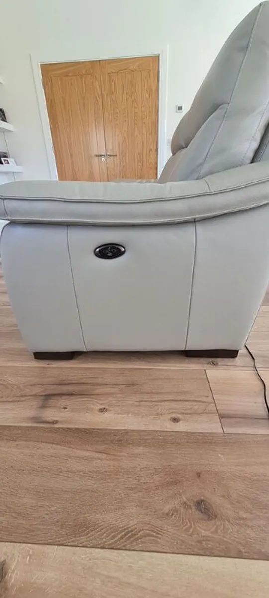 3.5 seater electric leather sofa - Image 4