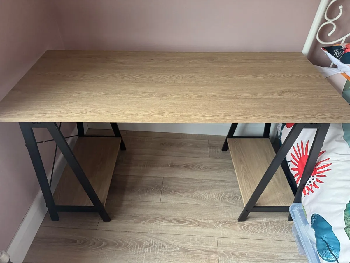 Office desk - Image 1