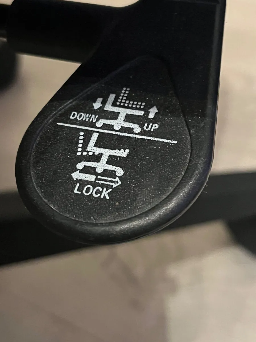 Office chair - Image 1