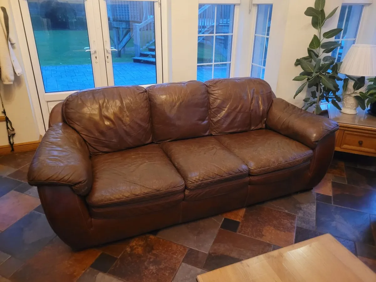 3  seater leather sofa's - Image 4