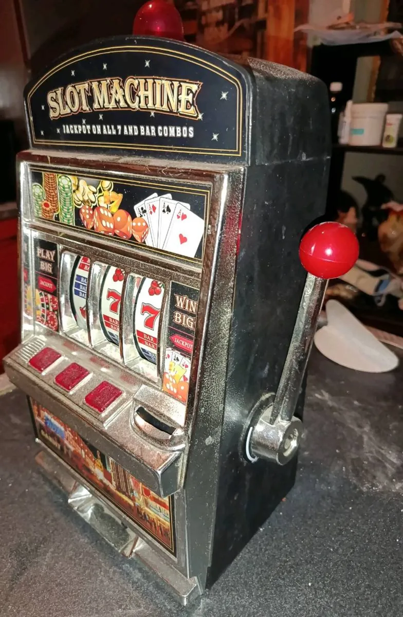 Mechanical slot machine piggy bank - Image 2