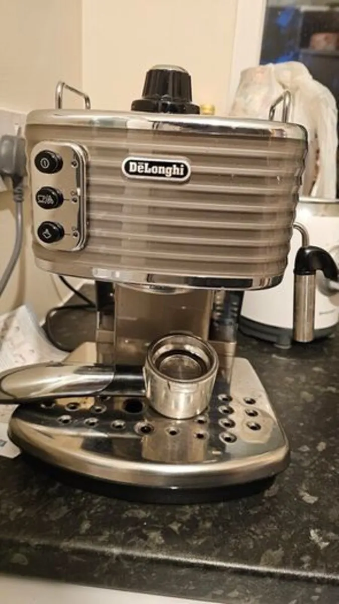 De'Longhi Coffee Machine