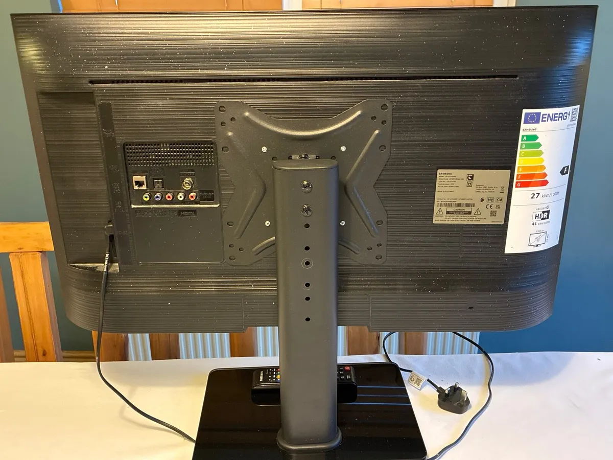 Samsung 32” Smart TV - Image 2