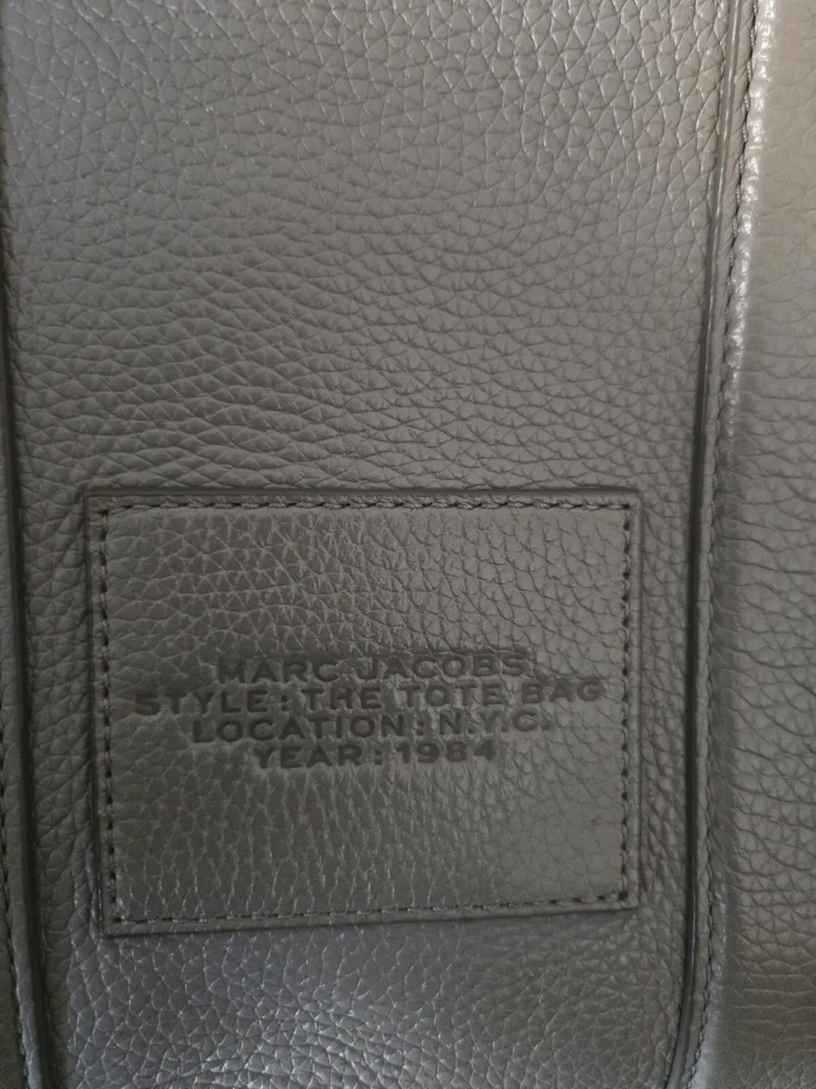 MARC JACOBS The Leather Medium Tote Bag - Image 4