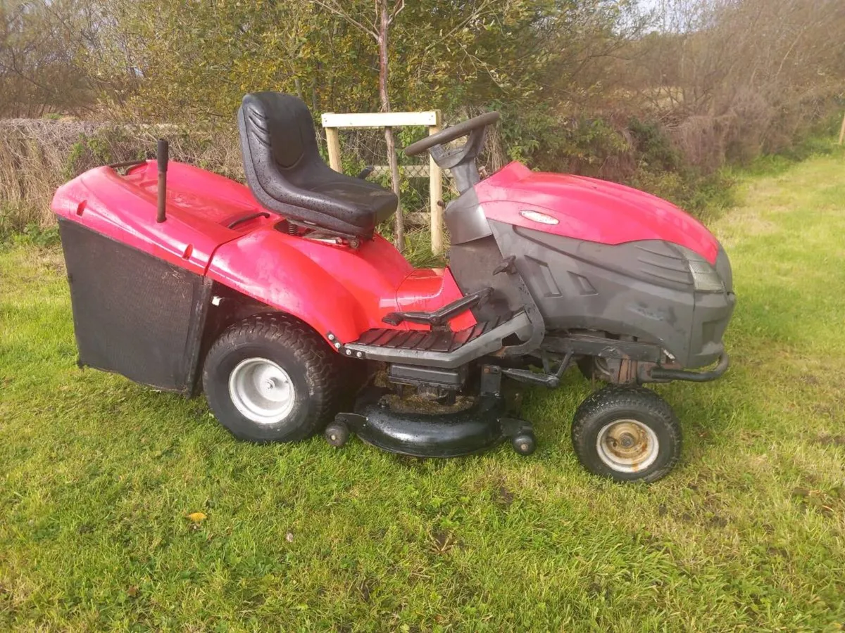 Ride on lawnmower - Image 1