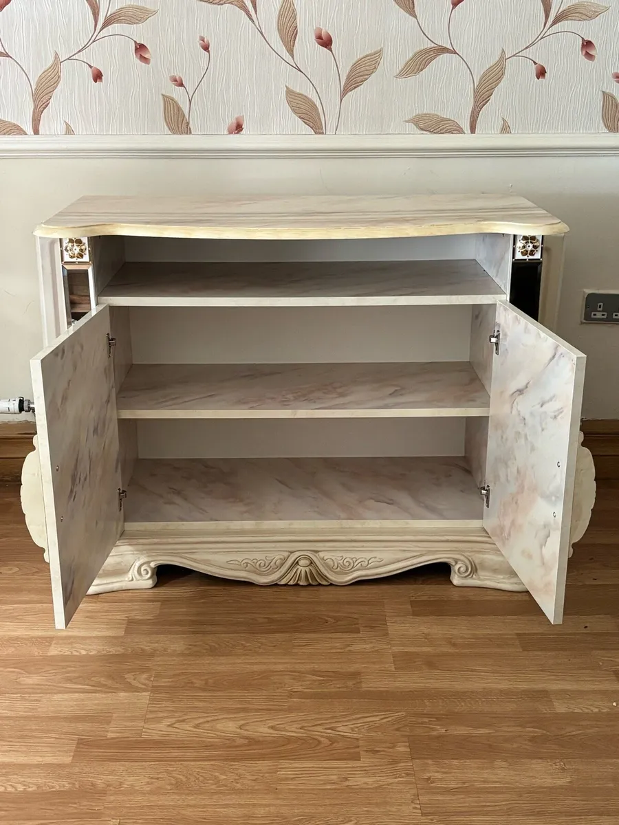 Running room cabinets - Image 3