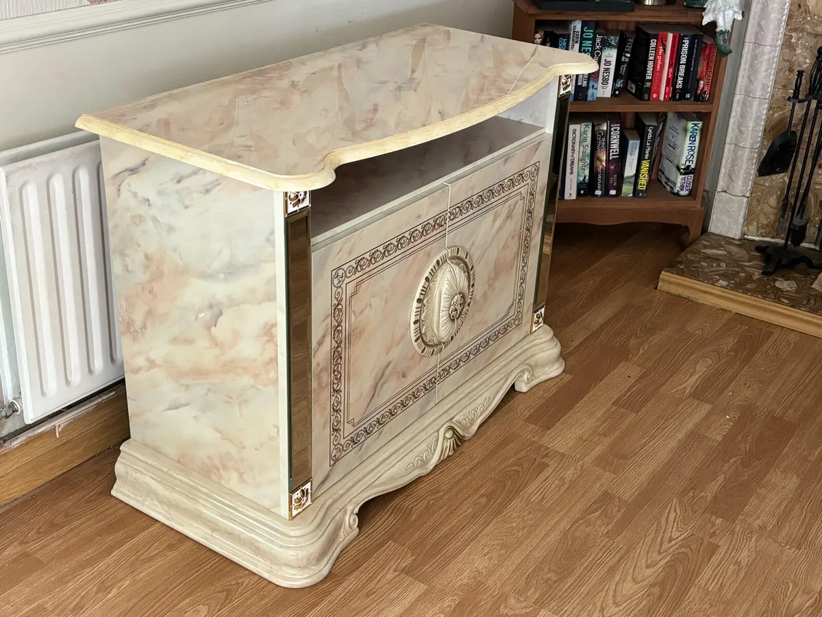 Running room cabinets - Image 1