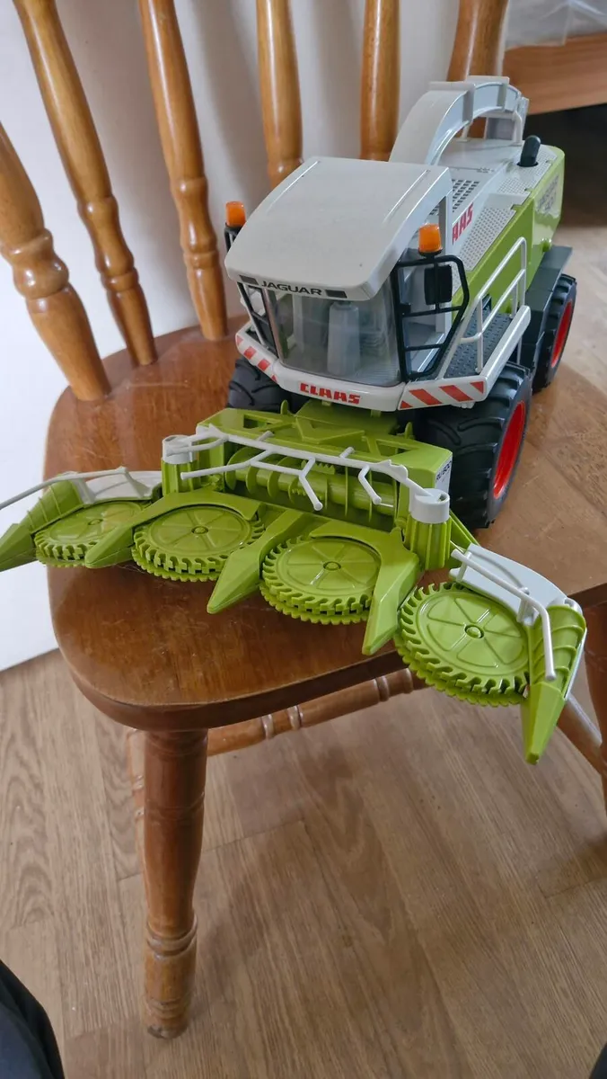 Toy tractors - Image 1