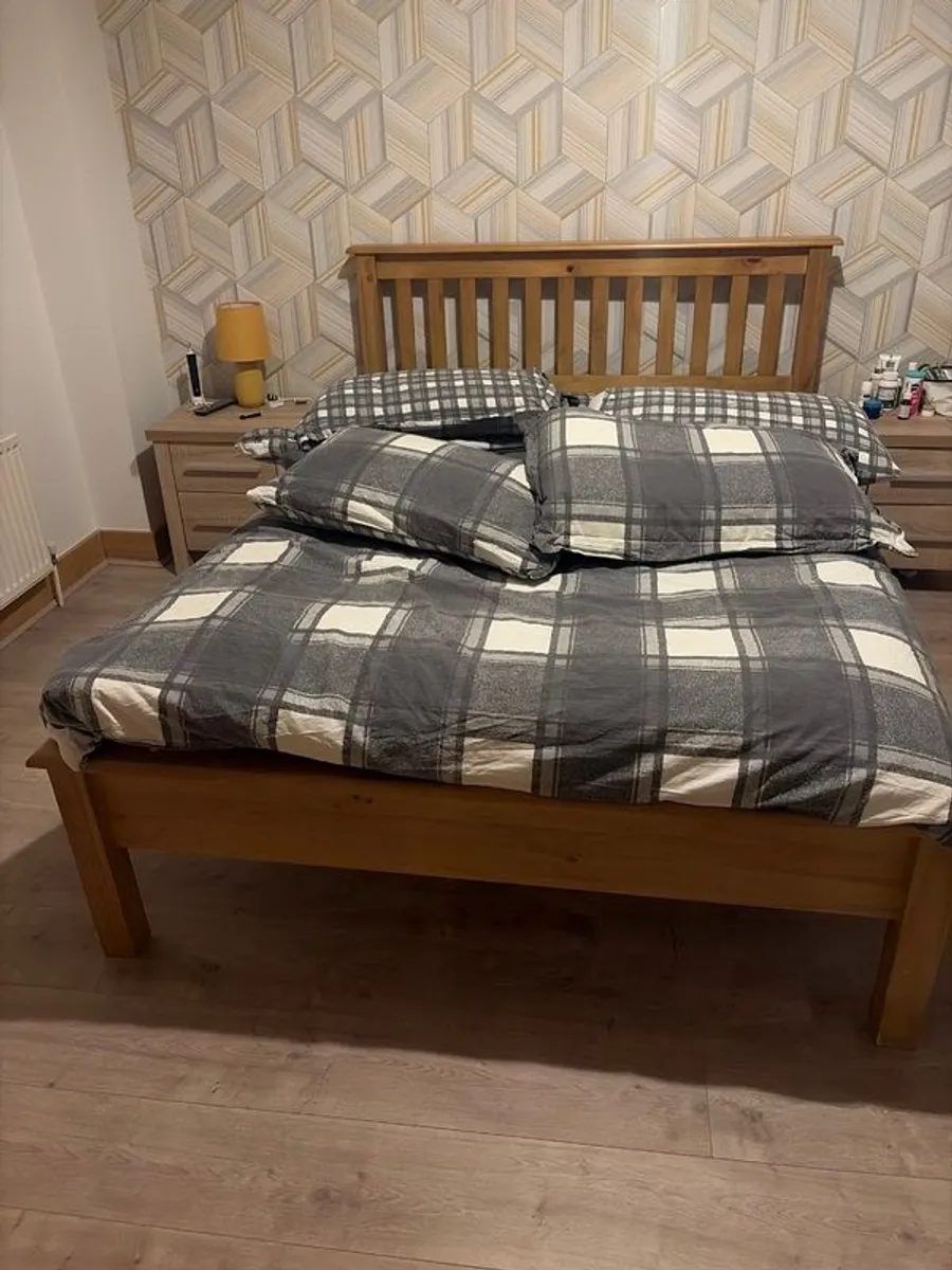 Double bed - Image 1