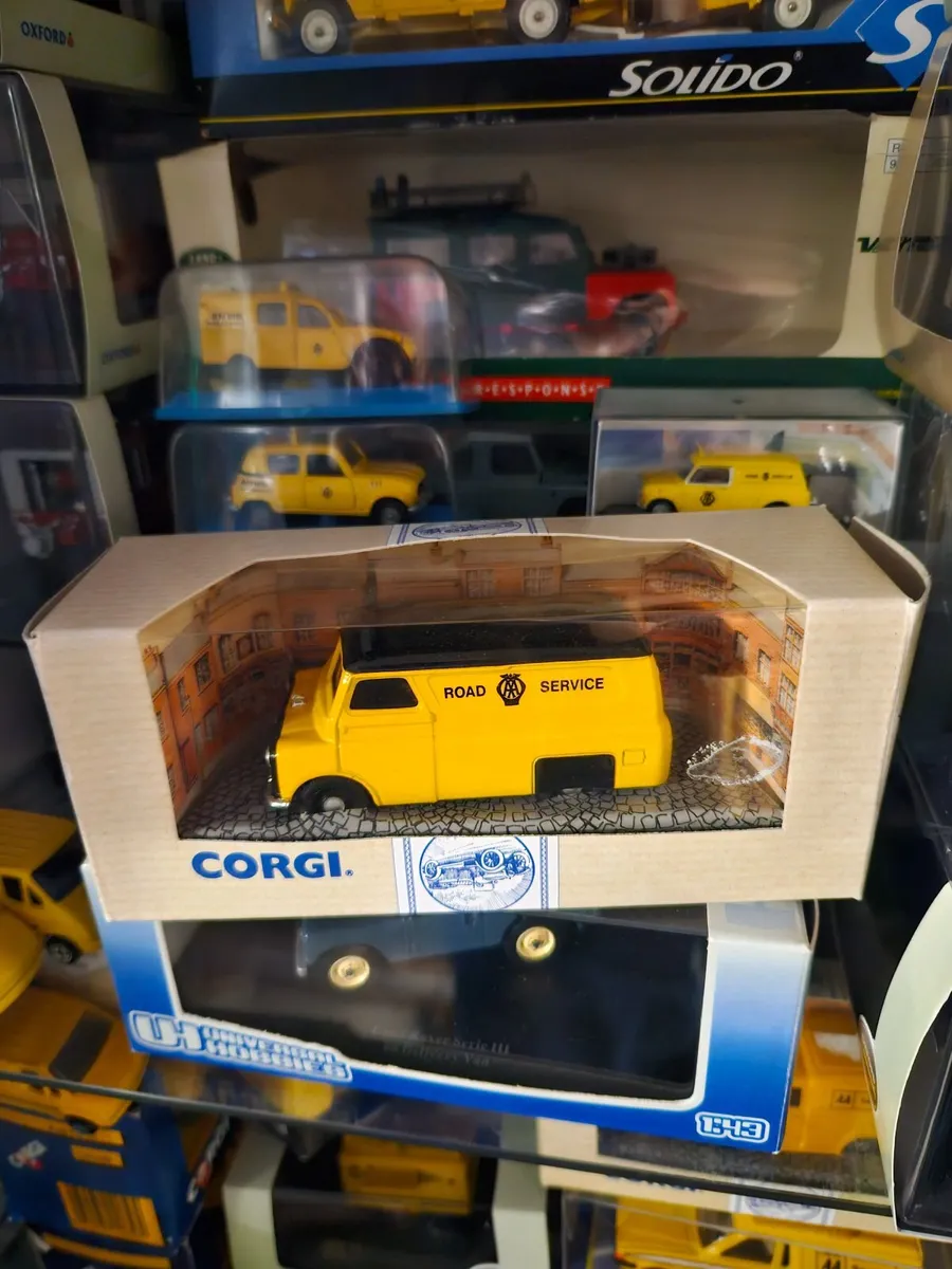 Corgi Bedford AA Van