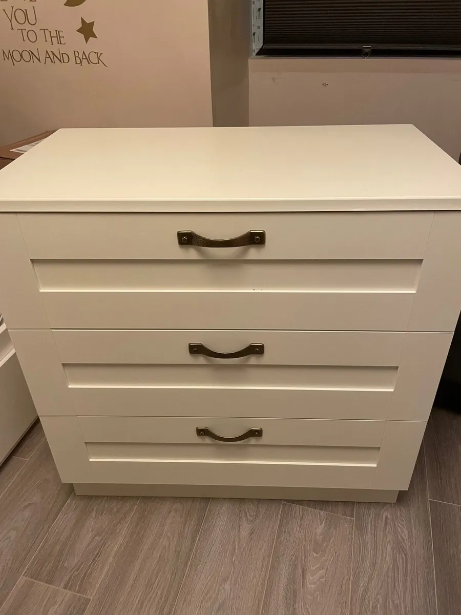 Chest of drawers - Image 1