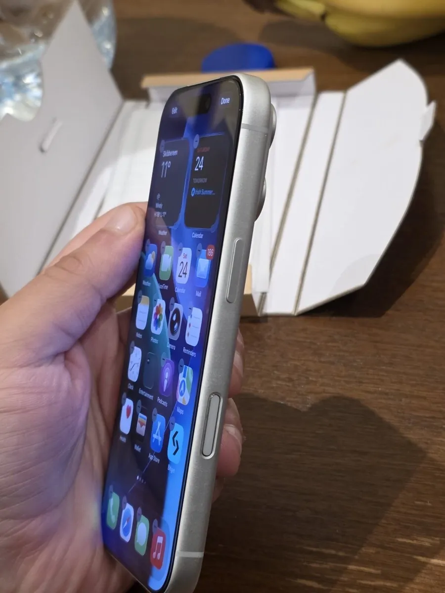 I phone 17 pro - Image 1