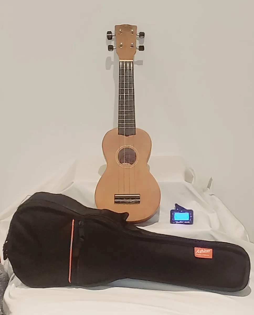 Korala UKS-32 Soprano Ukulele Starter Pack - Image 1