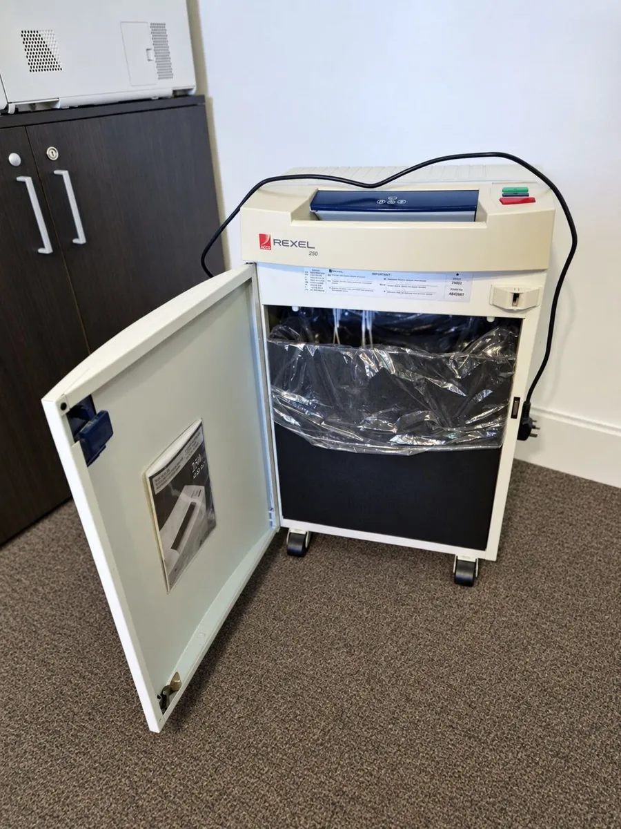 Rexel 250 Heavy-Duty Office Shredder - Image 2