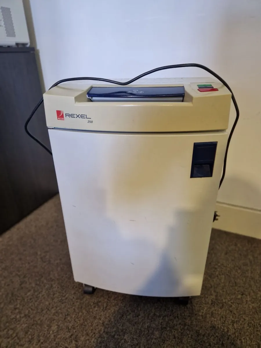 Rexel 250 Heavy-Duty Office Shredder - Image 1