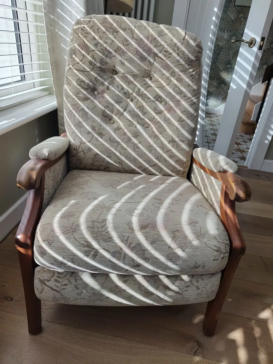 Single recliner and double couch set - Image 4