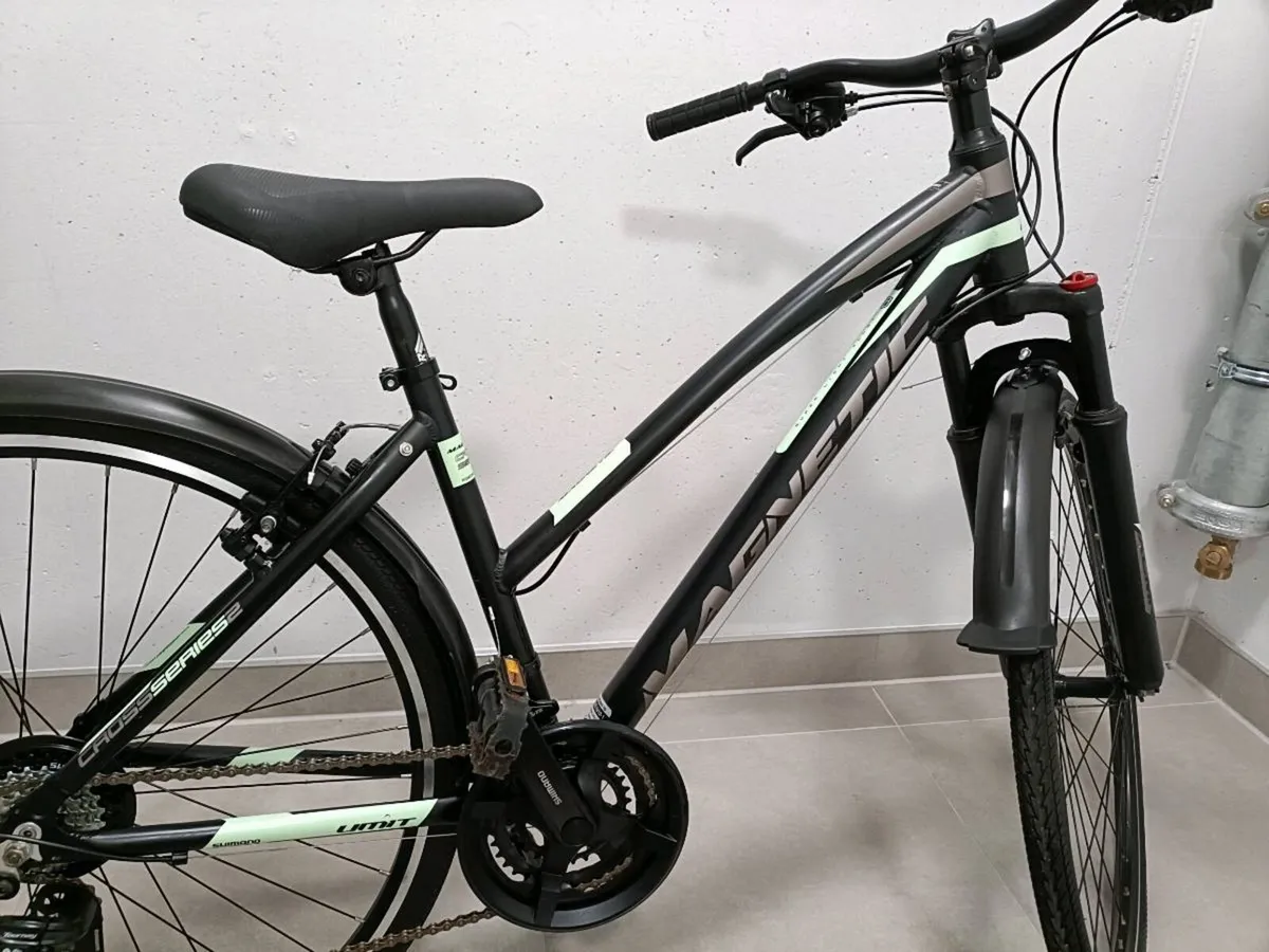 Ladies bike in new condition - Image 2