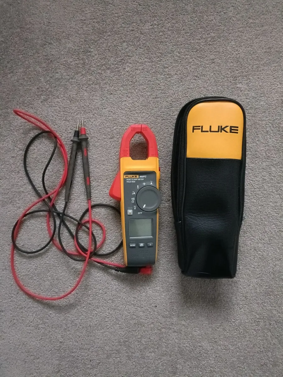 Fluke HVAC clamp meter with carry case. - Image 3