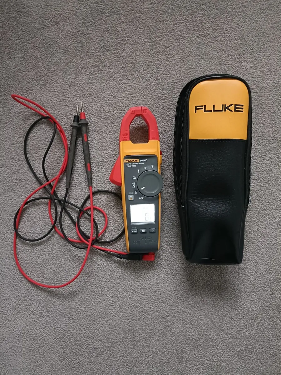 Fluke HVAC clamp meter with carry case. - Image 4