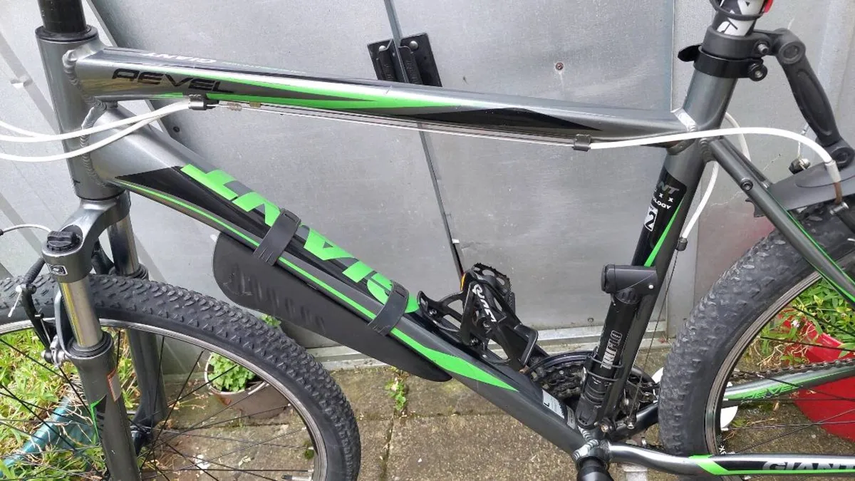 Giant Revel Mountain bike Large Frame - Image 4