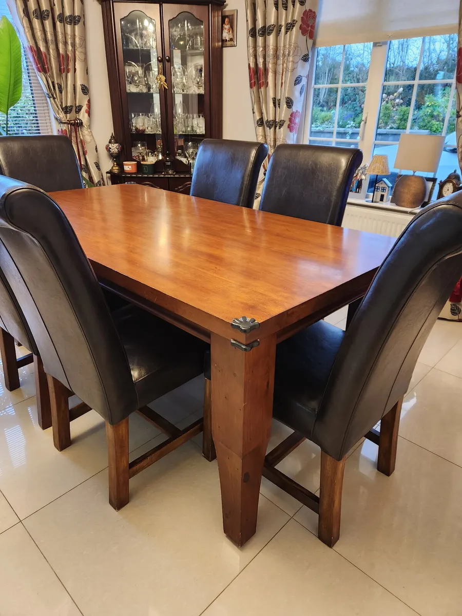 Table and 6chairs - Image 3