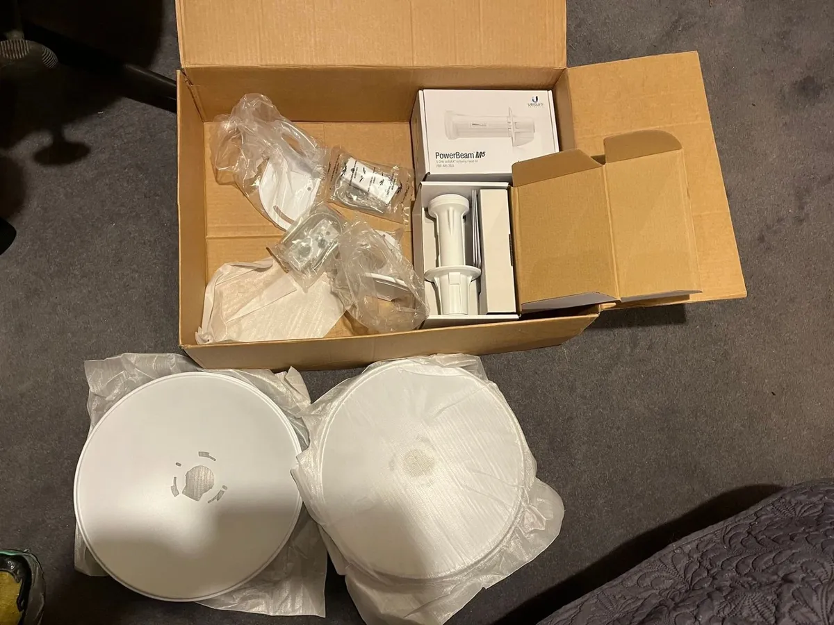 Pair of Ubiquiti PowerBeam M5 PBE-M5-300 - Unused - Image 4